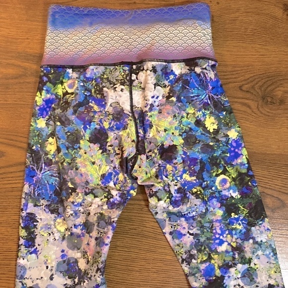 🌷Vibrant Floral🌷Super Soft Thick High Waistband Leggings - Picture 6 of 8